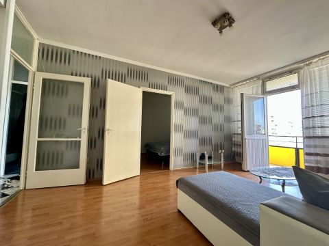 Eladó Lakás 1203 Budapest 20. kerület , Jó adottságokkal rendelkező, erkélyes, világos ingatlan.