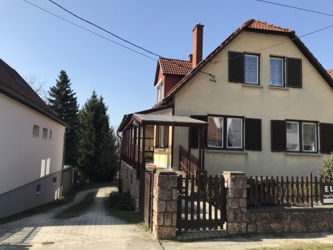 Eladó Ház 8060 Mór , Lakóház pincével és présházzal