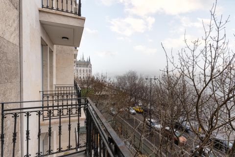 Eladó Lakás 1055 Budapest 5. kerület Parlamentre, Dunára, Budai Várra Panorámás 2 erkélyes lakás