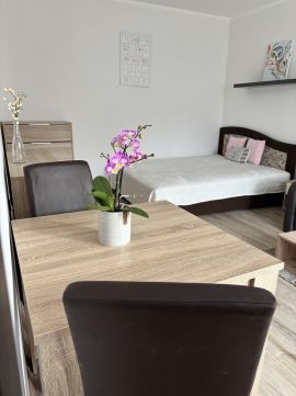 Eladó Lakás 7632 Pécs , Pécs Kertváros kedvelt részén eladó erkélyes garzon lakás!