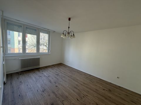 Eladó Lakás 2800 Tatabánya 