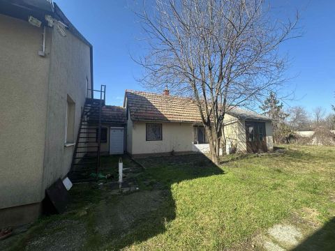 Eladó Ház 2750 Nagykőrös Nyugodt utcában,önálló családi ház