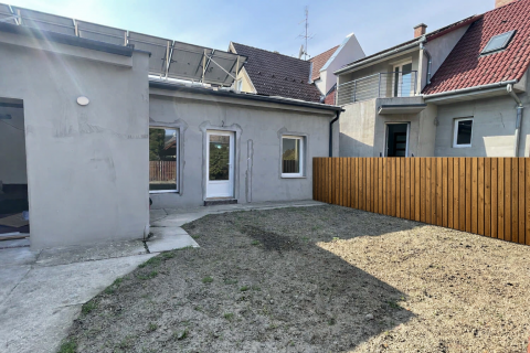 Eladó Ház 6000 Kecskemét , Kis Lakás NAGY lehetőség