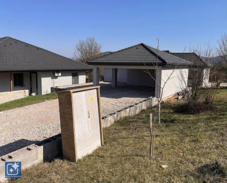 Eladó Ház 2500 Esztergom , Kettőspince