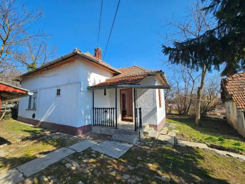 Eladó Ház 5062 Kőtelek , 5062 Kőtelek, csendes