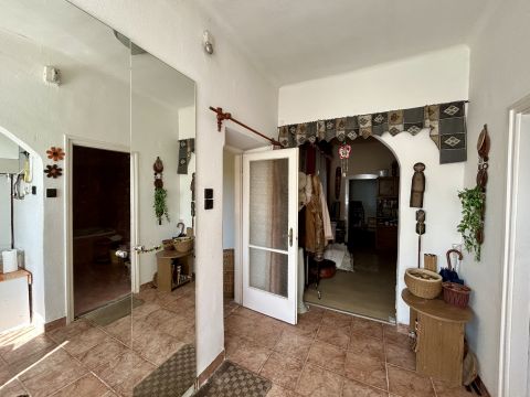 Eladó Ház 4400 Nyíregyháza Rákóczi utcán tágas, saját kerttel rendelkező ikerház eladó!