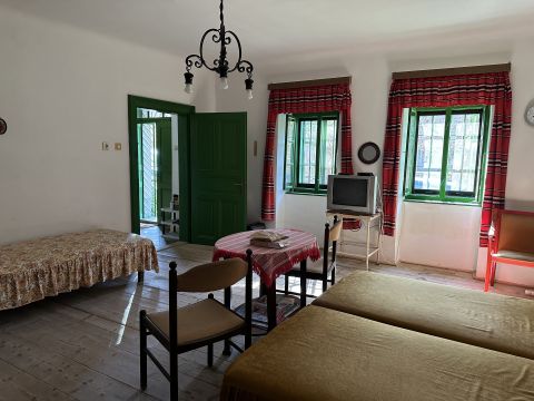 Eladó Ház 8263 Badacsonytördemic AUTENTIKUS KŐHÁZ  A PLÉBÁNIA MELLETT