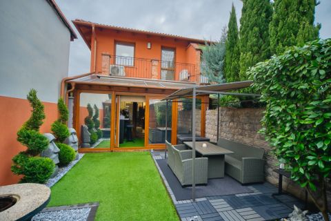 Eladó Ház 1204 Budapest 20. kerület , Csendes mellékutcában, kitűnő lokáció mellett