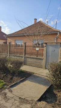 Eladó Ház 5100 Jászberény , Káposztáskert, önálló felújítandó családi ház