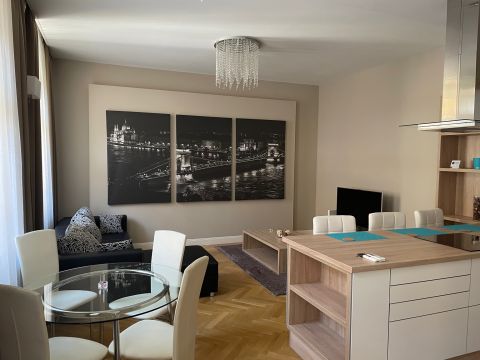 Eladó Lakás 1054 Budapest 5. kerület , Arany János utcában teljesen felújított lakás