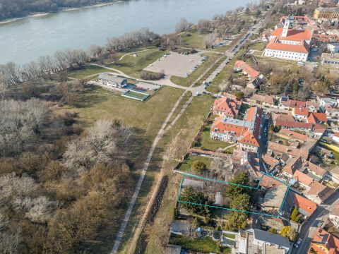 Eladó Telek 2600 Vác , 3 lakásos társasház építésére alkalmas telek a Dunához közel