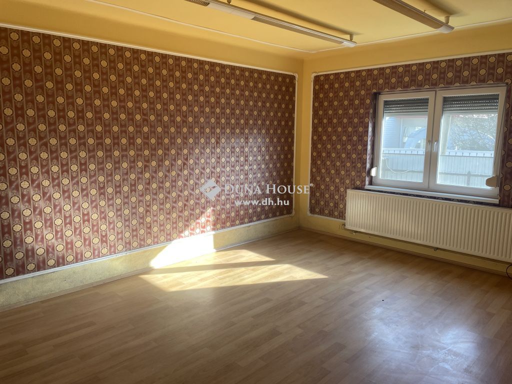 4531 Nyírpazony , Nyírpazony frekventált részén. — 1/13