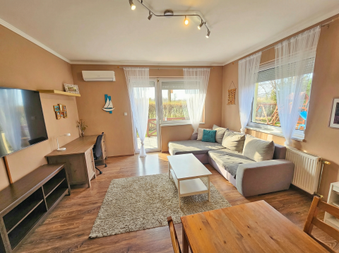 Eladó Lakás 2225 Üllő , Klímás, Duplakomfortos, 3szobás, saját kertes, tárolós!