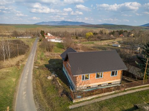 Eladó Ház 3052 Csécse , Szerkezetkész, nagy telkes Családi ház 