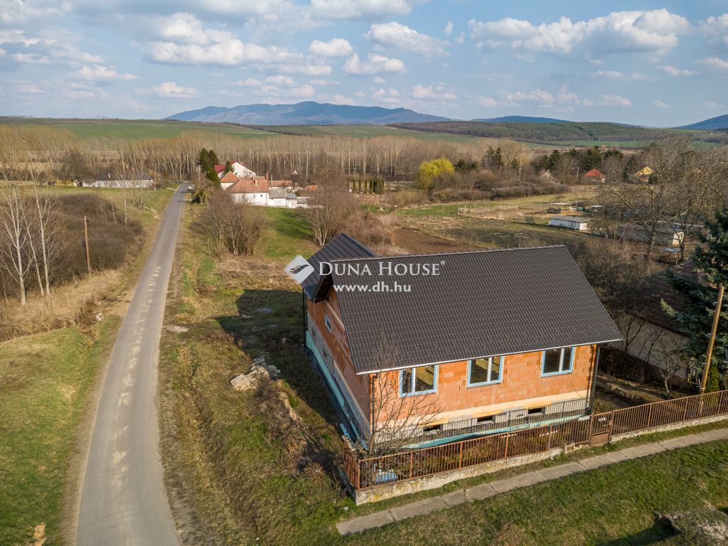 3052 Csécse , Szerkezetkész, nagy telkes Családi ház — 1/21