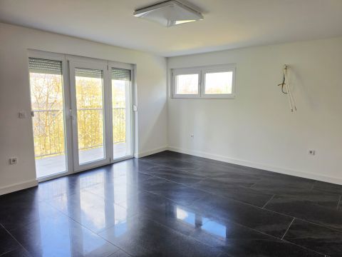 Kiadó Lakás 7632 Pécs Régi kertvárosi 2szoba+amerikai konyha-nappalis új építés