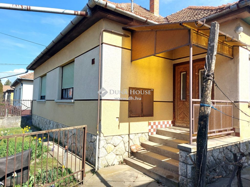 6070 Izsák , Izsák víztorony közelében — 1/17