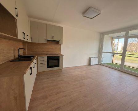 Eladó Lakás 7632 Pécs , Rózsadombon felújított 3 szobás erkélyes lakás