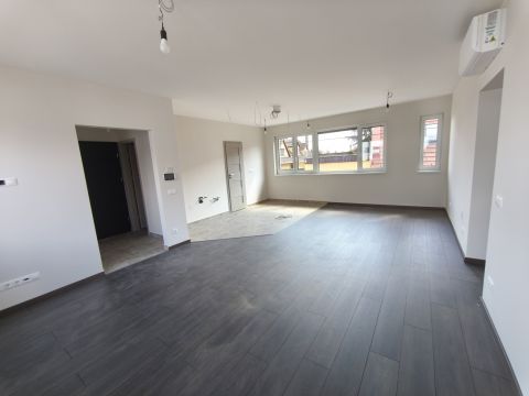 Eladó Lakás 6000 Kecskemét , Kertkapcsolatos belvárosi társasházi lakások