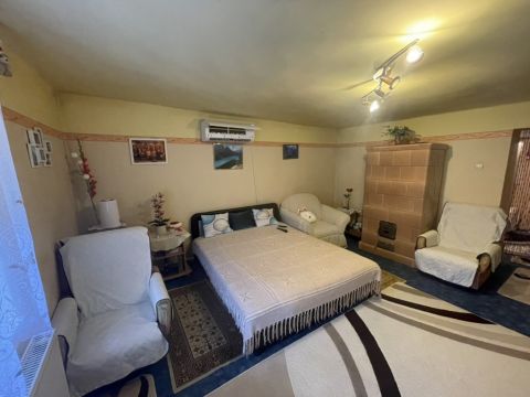 Eladó Ház 2750 Nagykőrös Házikó + telek = potenciál.