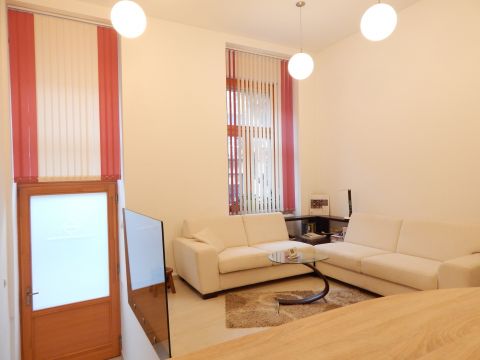 Eladó Üzlethelyiség 9700 Szombathely 