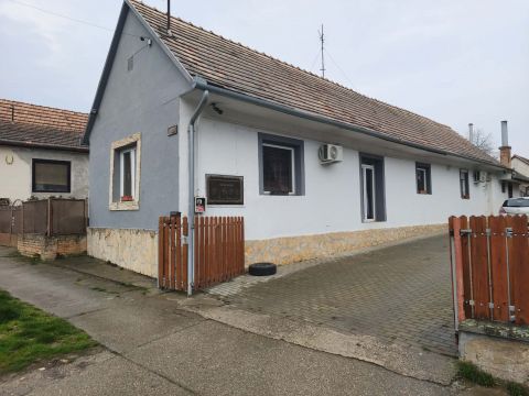 Eladó Ház 7766 Újpetre 