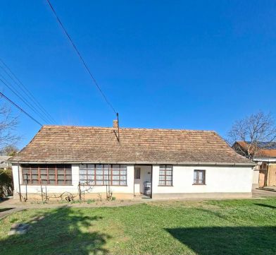 Eladó Ház 2421 Nagyvenyim , 2421 Nagyvenyim, Buszmegálló közelében