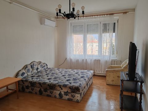 Eladó Lakás 2800 Tatabánya 