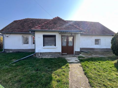 Eladó Ház 9773 Sorokpolány , Sorokpolányban kétszobás, korszerűsítendő családi ház