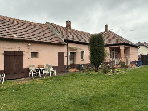 Eladó Ház 9353 Szárföld , Sport tér közelében