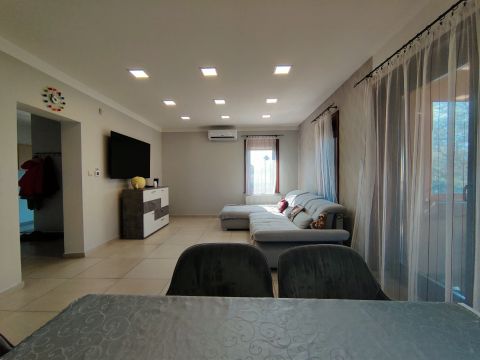 Eladó Ház 2200 Monor , Monor Ady általános iskola közelében