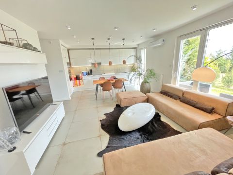 Eladó Lakás 1112 Budapest 11. kerület , Madárhegyi kertkapcsolatos luxuslakás, garázzsal, tárolóval