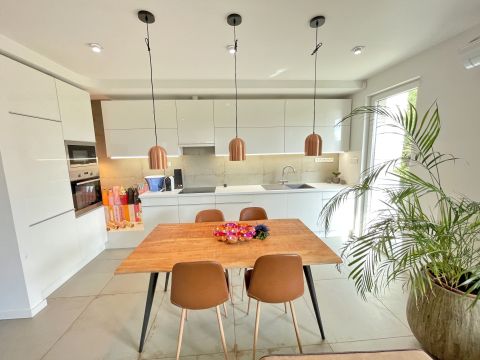 Eladó Lakás 1112 Budapest 11. kerület Madárhegyi kertkapcsolatos luxuslakás, garázzsal, tárolóval