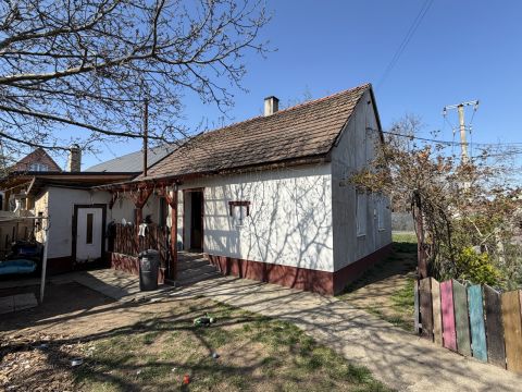 Eladó Ház 2241 Sülysáp , Szőlősnyaraló