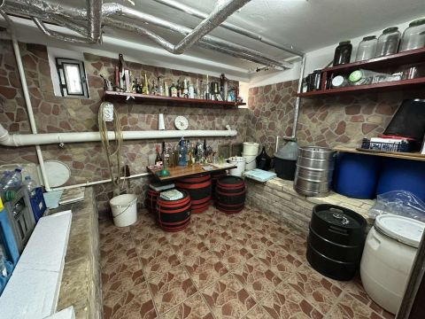 Eladó Ház 6078 Jakabszállás Kecskemét mellett nyugodt utcában kétszintes,tágas családi h