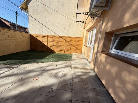 Eladó Lakás 1196 Budapest 19. kerület Felújított, belső kétszintes, udvarkapcsolattal, gk beállóva