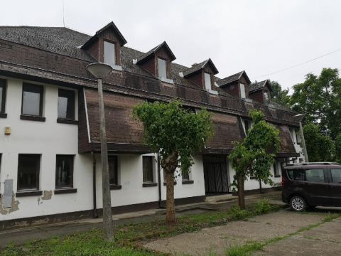 Eladó Iroda 5440 Kunszentmárton , 5440 Kunszentmárton, rendezett