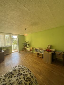 Eladó Lakás 8200 Veszprém , Jutasi út közelében 