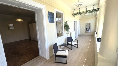 Eladó Ház 2700 Cegléd Felújított családi ház központi részen!