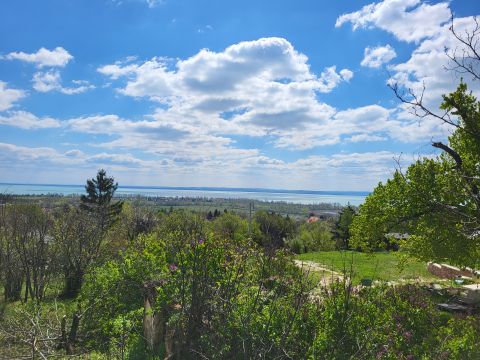 Eladó Telek 8228 Lovas , csendes környék