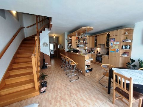 Kiadó Ház 9400 Sopron Sopron Lehár lakóparkban kadó ikerház, garázzsal, telekkel