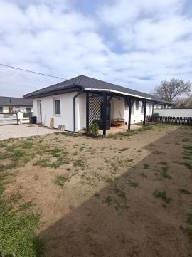 Eladó Ház 2721 Pilis , Kertvárosi csendes nyugodt környezet