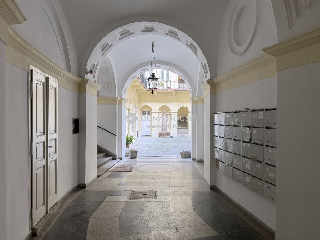 1051 Budapest 5. kerület — 1/20