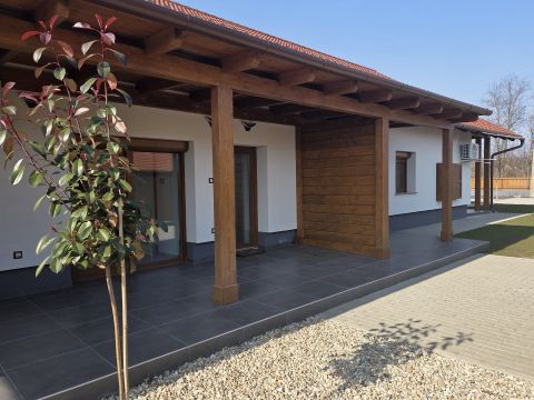 Eladó Ház 5000 Szolnok , Alcsisziget