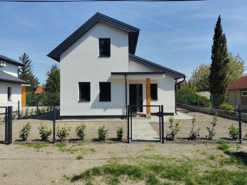 Eladó Ház 8648 Balatonkeresztúr , Hullám utcai strandtól 10 percre újépítésű nyaraló (B)