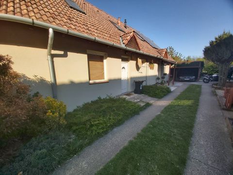 Eladó Lakás 2117 Isaszeg , =Sorházi lakás, gépkocsi beállóval, saját  kert és terasz==