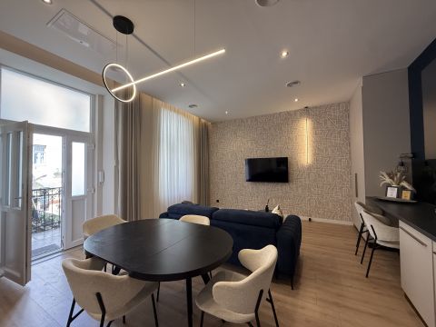 Kiadó Lakás 1066 Budapest 6. kerület , Mozsár utcában, modern, igényesen felújított, nappali +hálós