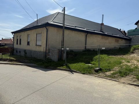 Eladó Ház 2521 Csolnok 