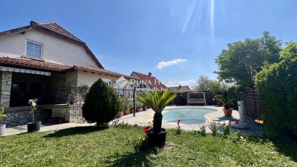 8220 Balatonalmádi , Balatonalmádi panorámás környezet — 1/29