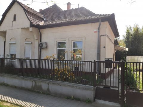 Eladó Ház 5130 Jászapáti , Gimnázium szomszédságában a 31-főúton!